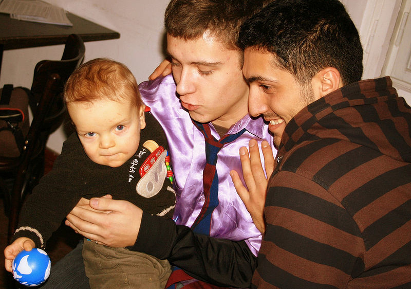 800px Male Couple With Child 02